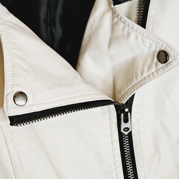 Forever 21 Black & Cream Duo-Tone Moto Faux Leather Jacket Size L - Picture 16 of 16
